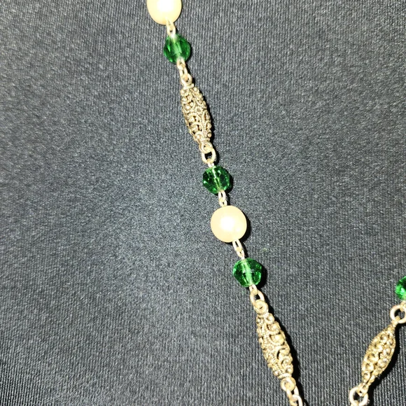 Gold and Green Beaded Necklace - Picture 3 of 3